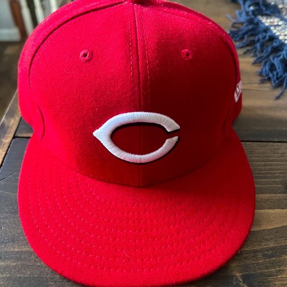 New era reds SnapBack cap - Picture 1 of 5